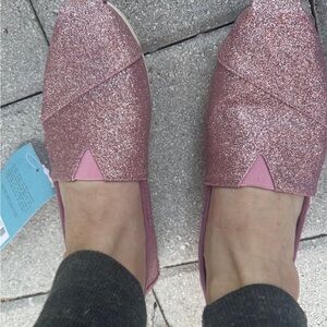 TOMS NWT womens classic Rose Gold iridescent glitter shoes sz 8